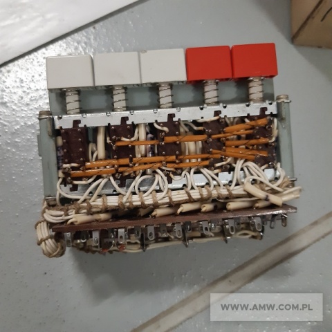 Sprzęt elektroniczny – pakiet zawierający 51 poz. asort. (wg oddzielnego wykazu), w tym m.in.: przełączniki warstwowe, przełączniki klawiszowe itp. 